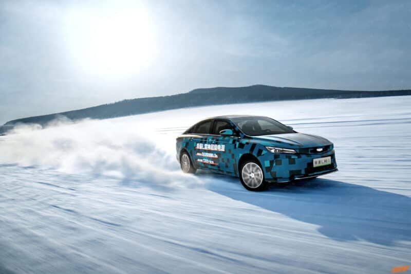 Китайский гибридный седан Geely Emgrand L Hi-X прошел зимние тесты