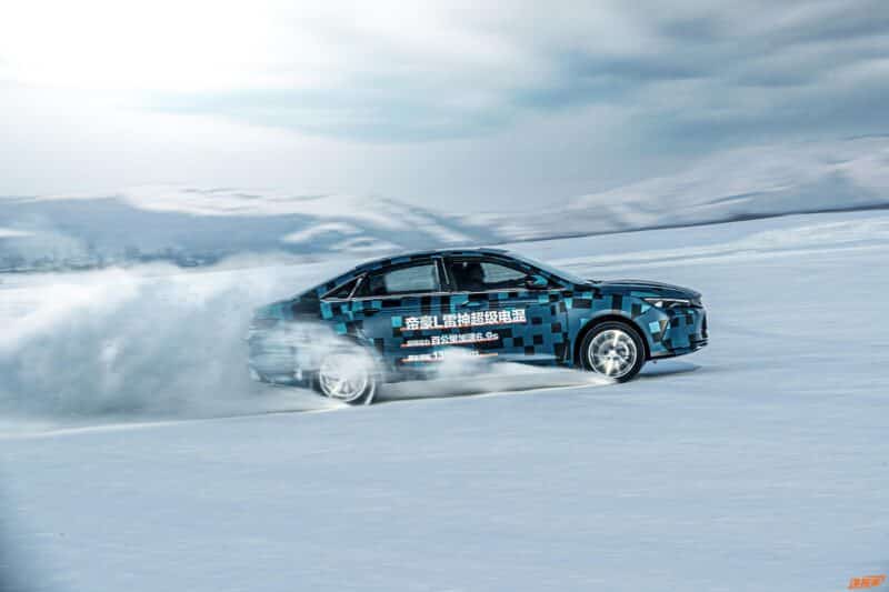 Китайский гибридный седан Geely Emgrand L Hi-X прошел зимние тесты