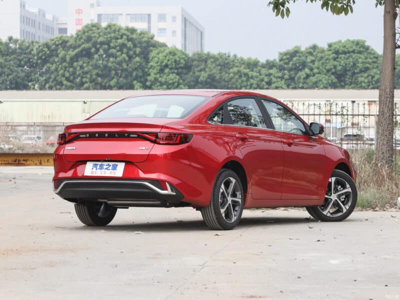 Китайский гибридный седан Geely Emgrand L Hi-X прошел зимние тесты