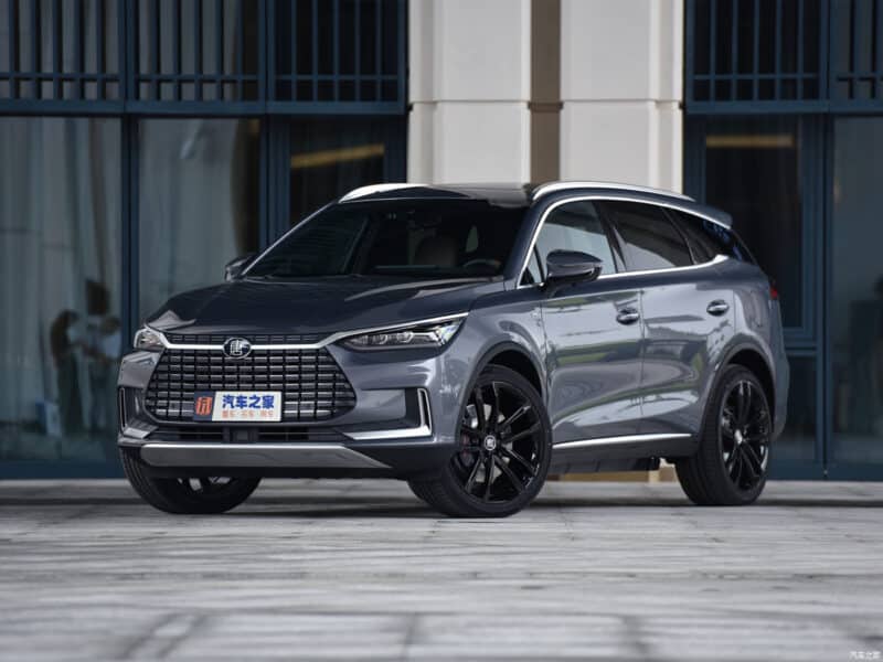 Британская королевская семья проехала на BYD Tang по Багамам