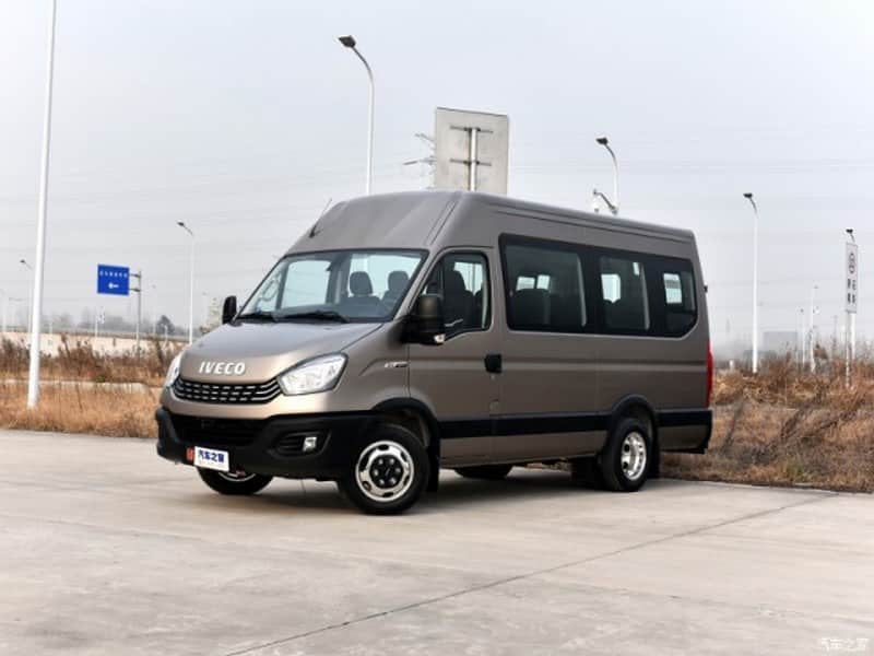 CNC SAIC4 Naveco Daily 01 — The Big Read — SAIC (4/6) — автобусы Volvo, грузовики Iveco и старый Seat Ibiza