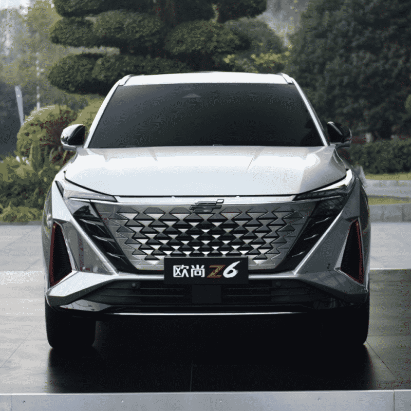Changan Oshan Z6 — новый китайский внедорожник с приборной панелью с тремя экранами