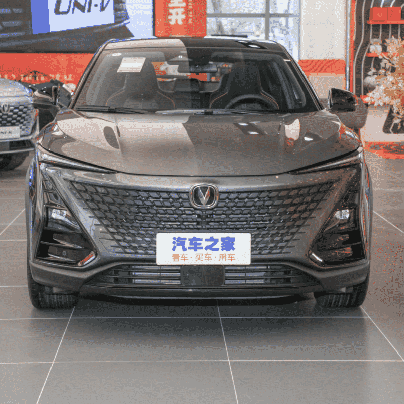 Changan Oshan Z6 — новый китайский внедорожник с приборной панелью с тремя экранами