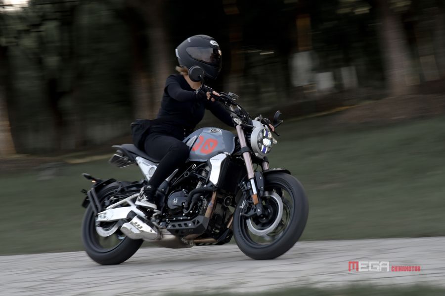 SENKE Cafe Racer Alien Creatures SK400-KG Динамический обзор SENKE Cafe Racer Alien Creatures SK400-KG Динамический обзор SENKE Cafe Racer Alien Creatures SK400 KG Динамический обзор мото новости MEGA CHINAMOTOR 04