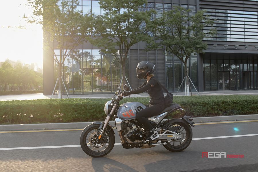 SENKE Cafe Racer Alien Creatures SK400-KG Динамический обзор SENKE Cafe Racer Alien Creatures SK400-KG Динамический обзор SENKE Cafe Racer Alien Creatures SK400 KG Динамический обзор мото новости MEGA CHINAMOTOR 05