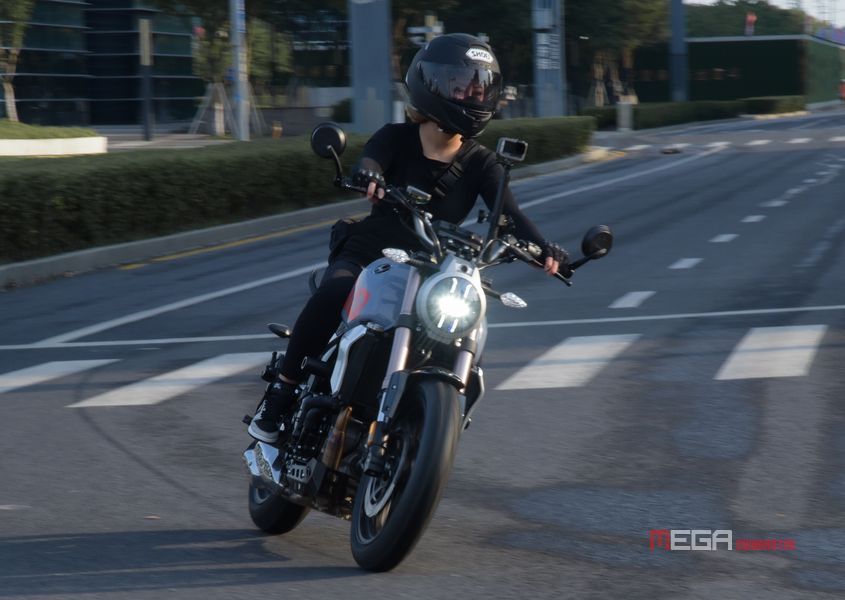 SENKE Cafe Racer Alien Creatures SK400-KG Динамический обзор SENKE Cafe Racer Alien Creatures SK400-KG Динамический обзор SENKE Cafe Racer Alien Creatures SK400 KG Динамический обзор мото новости MEGA CHINAMOTOR 08