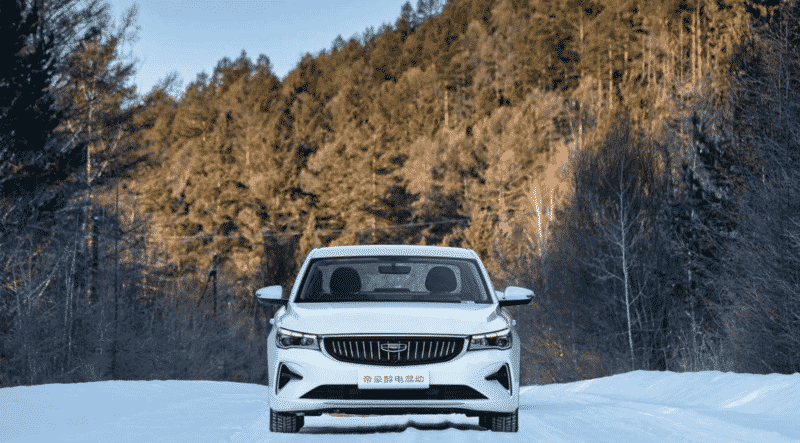 Электромобиль Geely Emgrand, работающий на метаноле, прошел зимние испытания в Китае