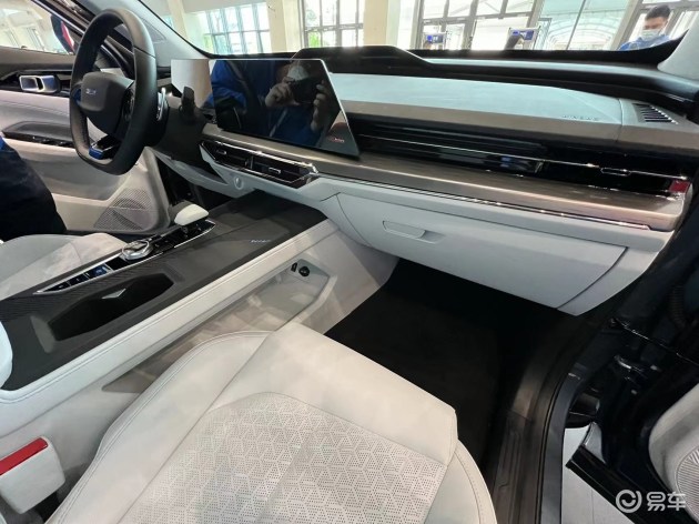 Changan Oshan Z6 — новый китайский внедорожник с приборной панелью с тремя экранами