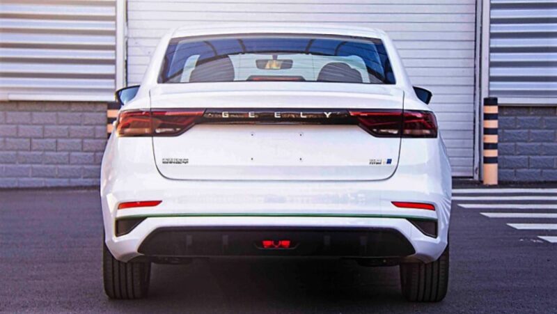 Электромобиль Geely Emgrand, работающий на метаноле, прошел зимние испытания в Китае