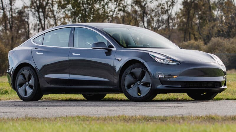 Электрический седан XPeng P5 дешевле Tesla Model 3 в Европе
