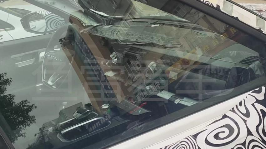 салон загадочного кроссовера Chery