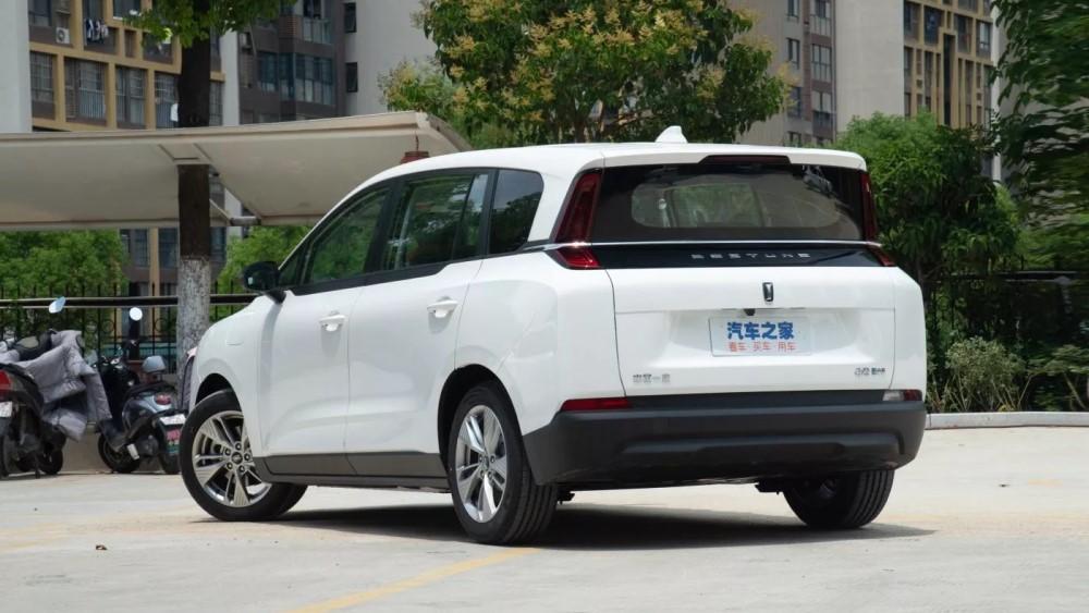 FAW Bestune NAT сзади