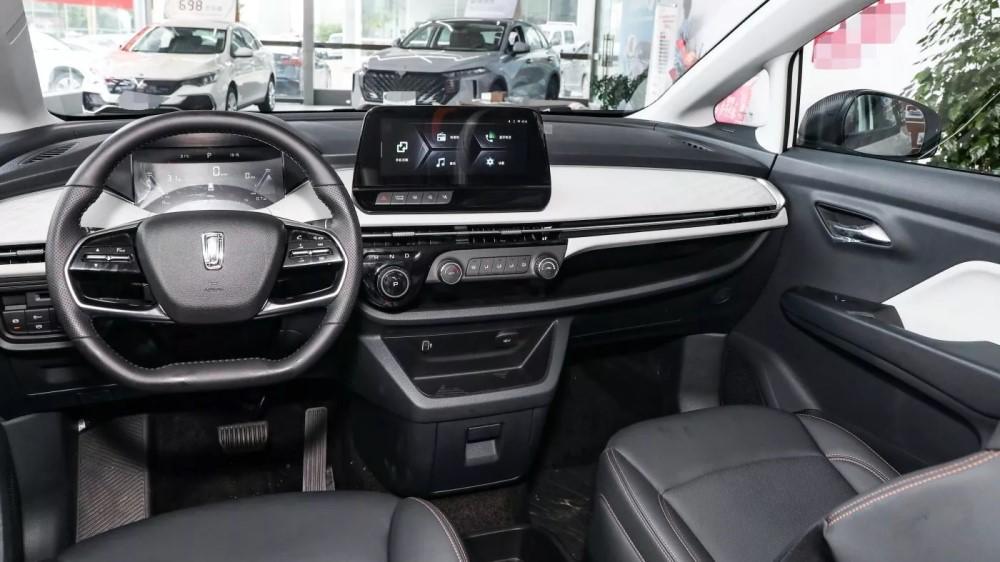 Салон FAW Bestune NAT