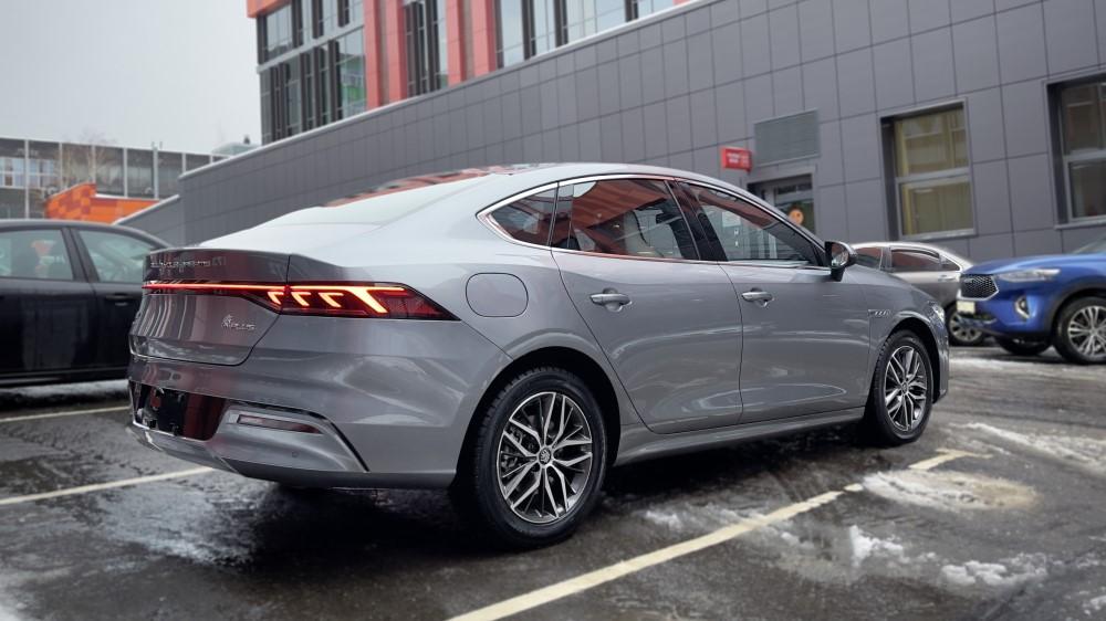 купить седан BYD Qin Plus DM-i в Москве сбоку сзади
