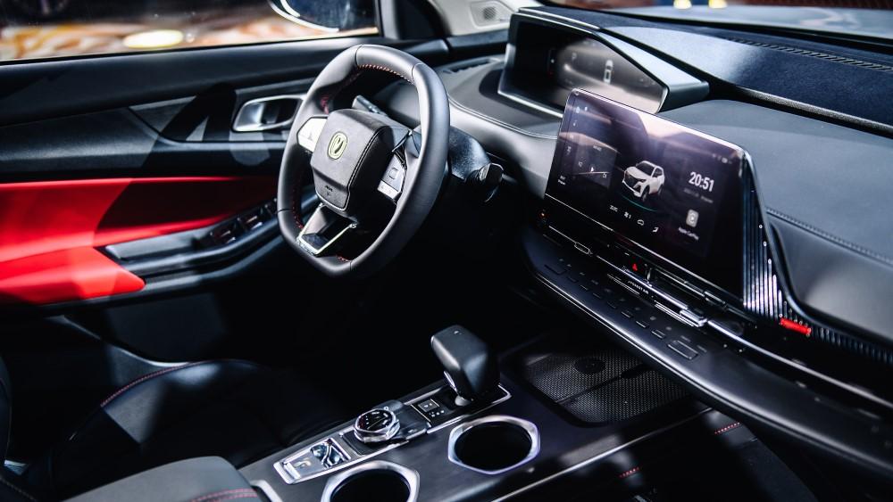 салон кроссовер Changan CS55 Plus