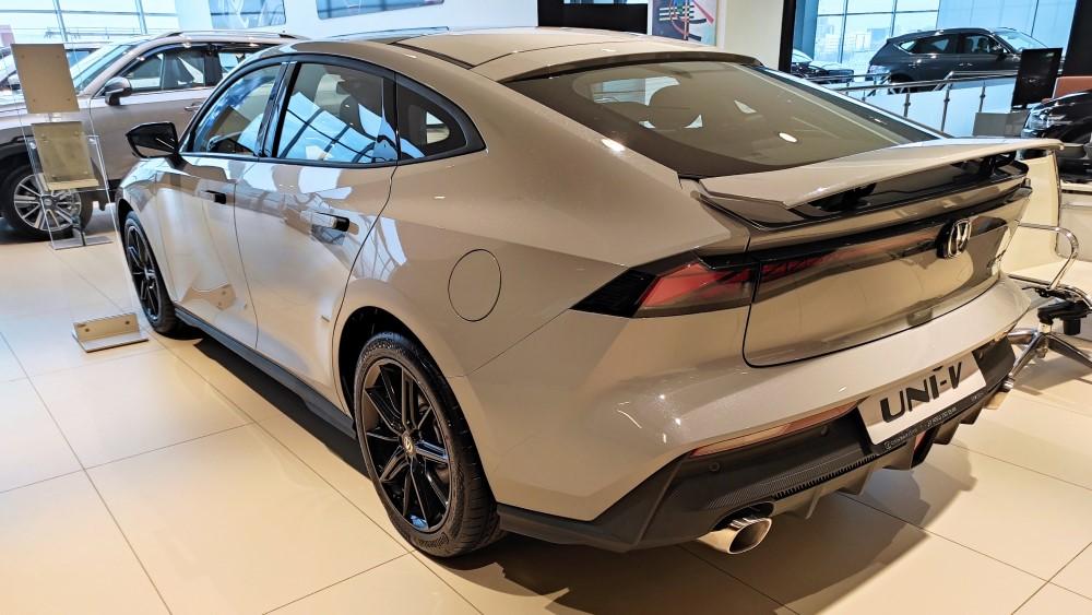 Задний лифтбэк Changan Uni-V