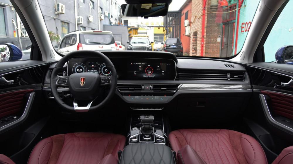 Интерьер салона Hongqi HS5