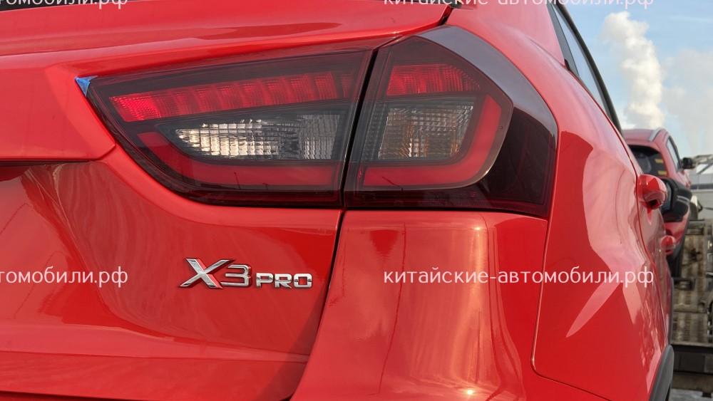 Шильдик кроссовера Livan X3 Pro