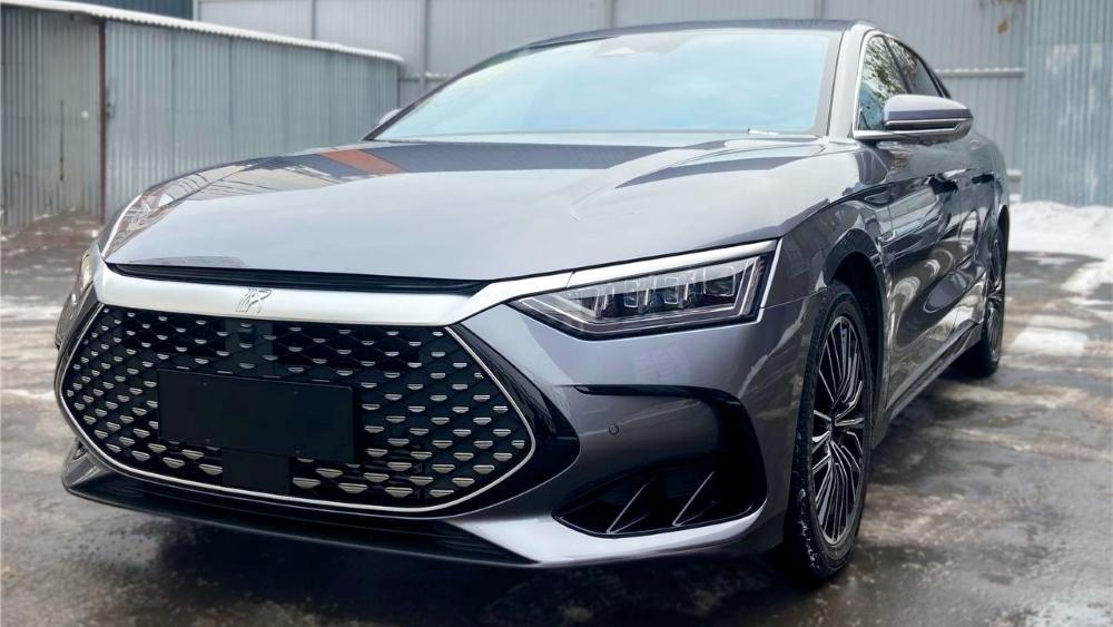 Новый гибридный седан BYD Han DM-i можно приобрести в Москве