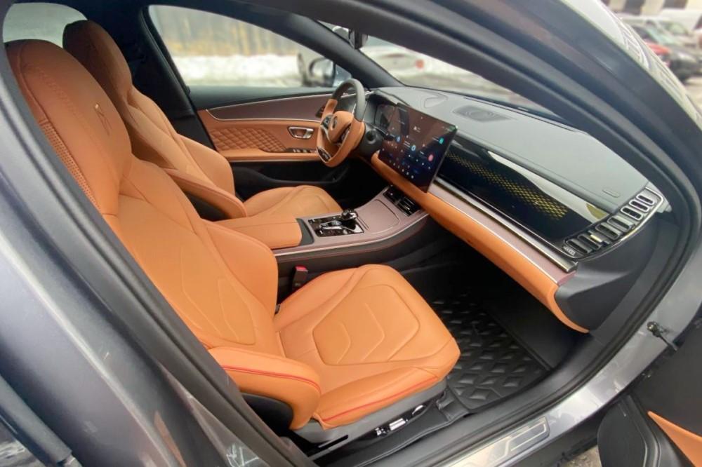 седан BYD Han DM-i салон салон первый ряд