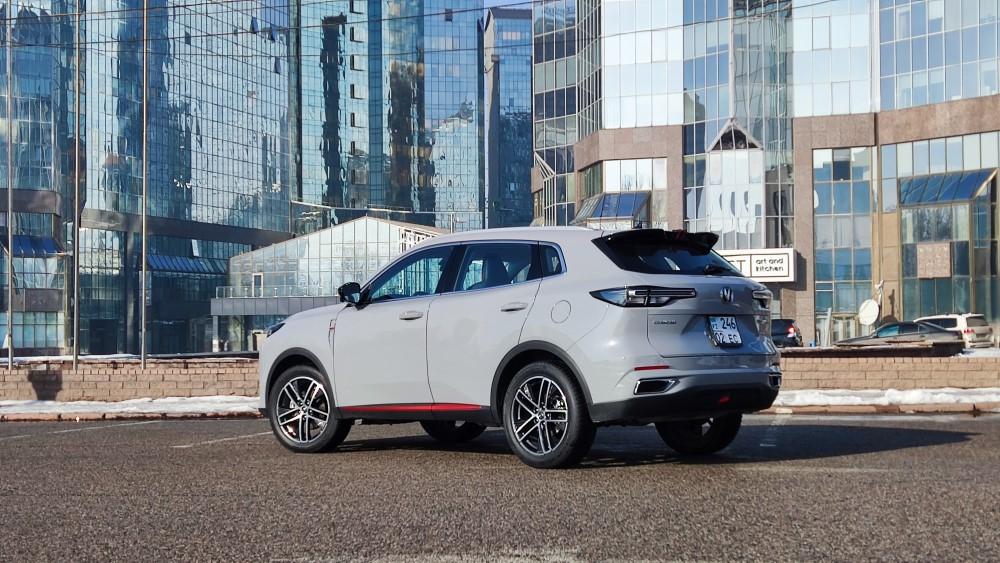 Changan CS55 Plus тест-драйв сбоку сзади