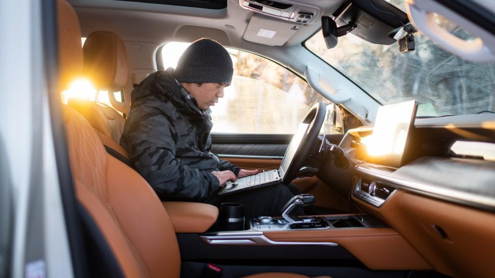 Танк 300 и Танк 500 тестируют Сургутский интерьер