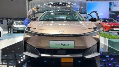 Электромобиль Toyota bZ3 2023 года — автосалон в Гуанчжоу