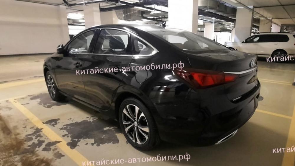 Changan Eado Plus в Москве в России вид сзади сбоку