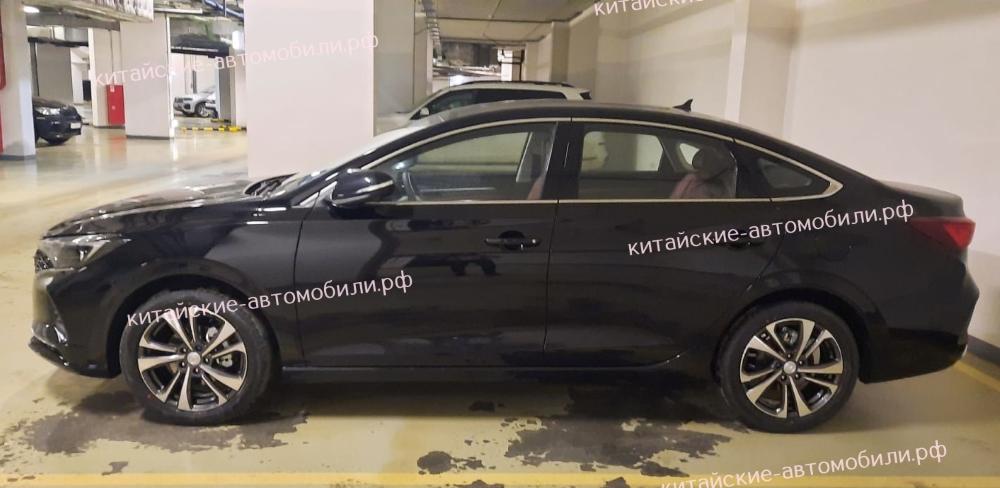 Changan Eado Plus в Москве в России сбоку