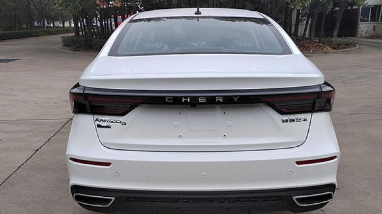 Седан Chery Arrizo 5 с новым двигателем G4G15 сзади