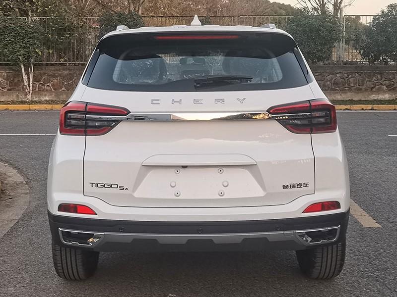 Кроссовер Chery Tiggo 5x с новым двигателем G4G15 сзади