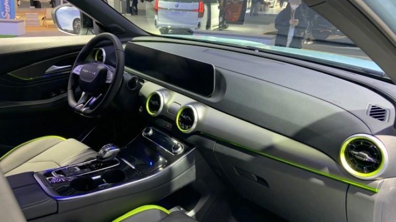 Интерьер салона Dongfeng Forthing Thunder