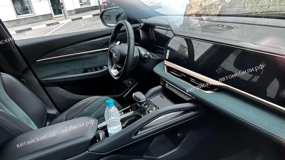 Автосалон Geely Monjaro в Москве