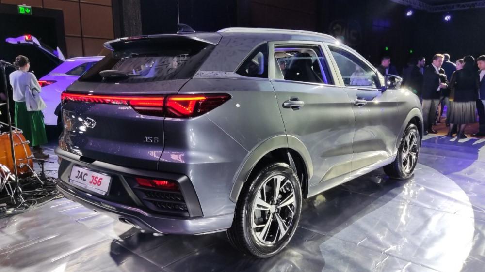 JAC JS6 в Казахстане презентация с обратной стороны