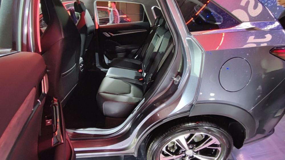 JAC JS6 в казахстанском салоне салона второго ряда сидений