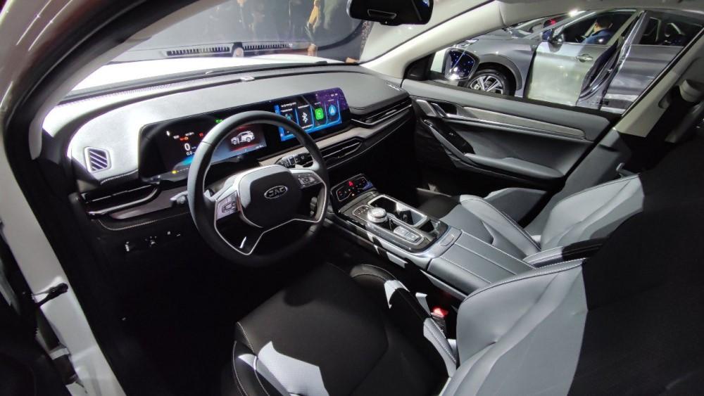 JAC JS6 в казахстан салоне салона первый ряд