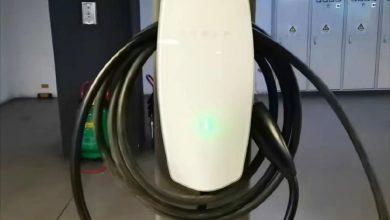 Китайская девушка подарила парню настенный разъем Tesla, но у него нет Tesla Китайская девушка подарила парню настенный разъем Tesla, но у него нет Tesla