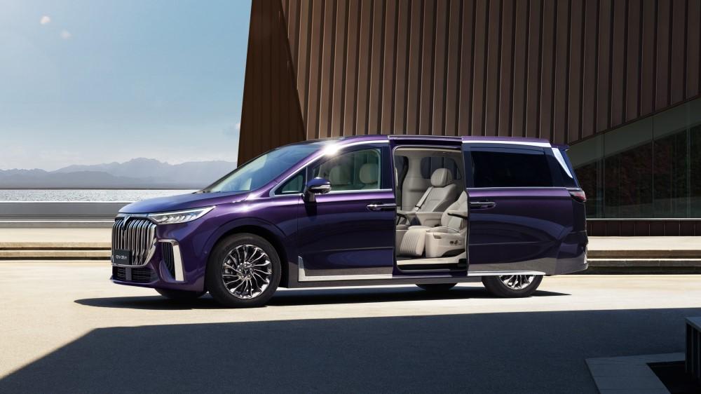 минивэн Voyah Dream с боковой раздвижной дверью в России