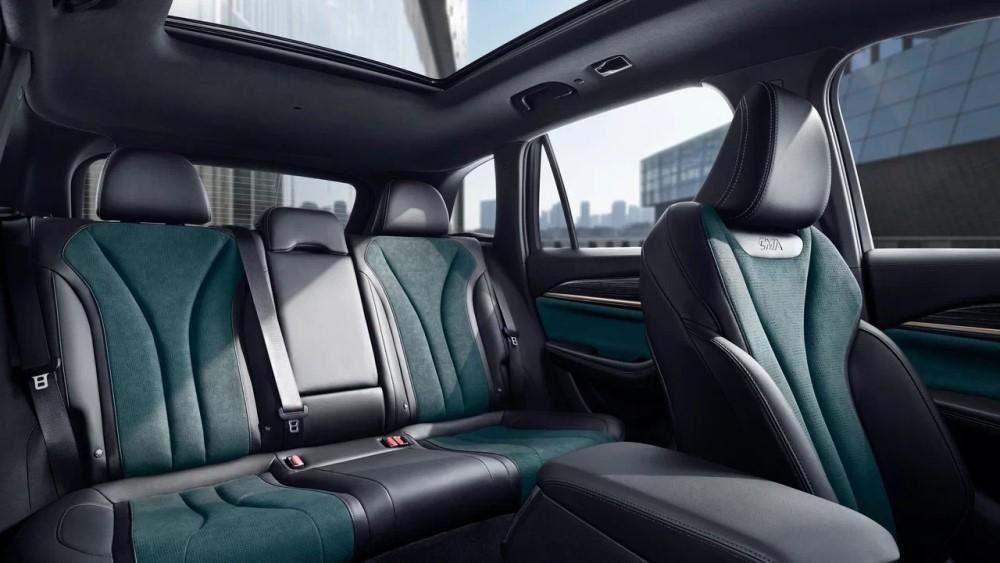 Geely Monjaro изумрудно-зеленый