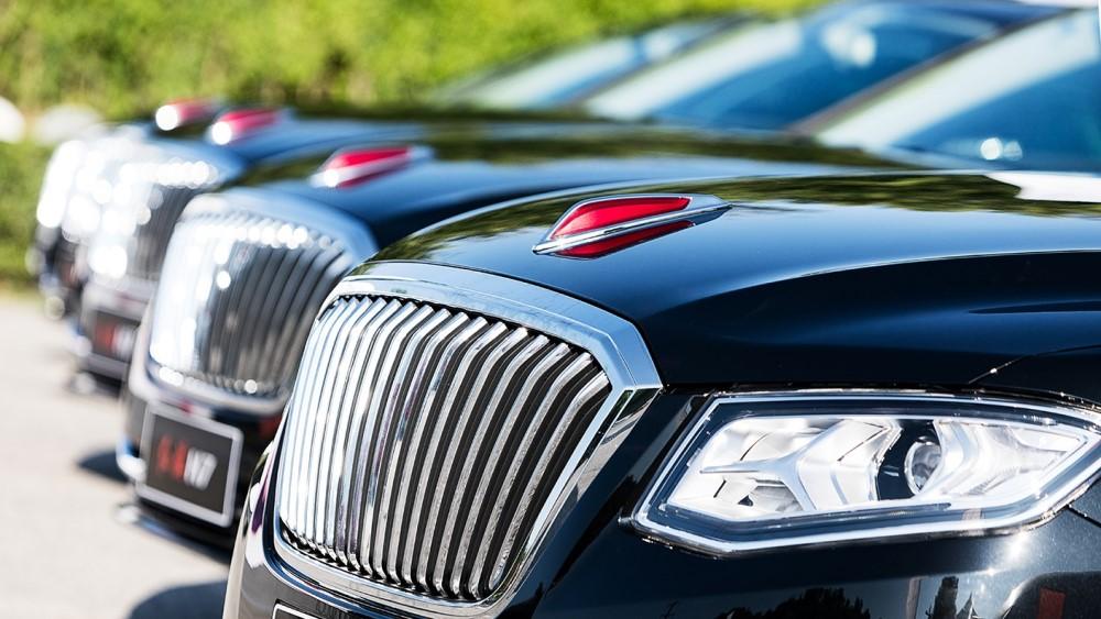седаны лимузины Hongqi H7 капот логотип красный флаг китай