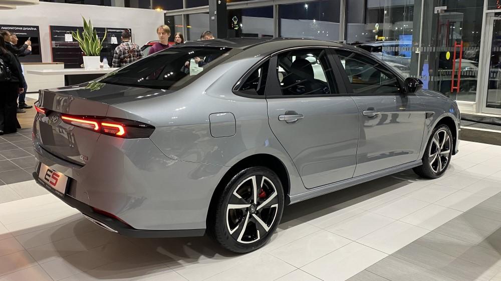 седан Kaiyi E5 в России сбоку сзади