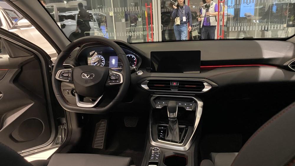 седан Kaiyi E5 в России салон салон