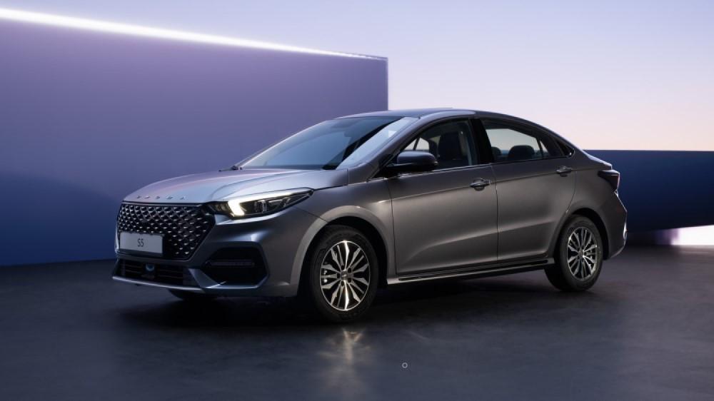 Omoda S5 в России сбоку спереди