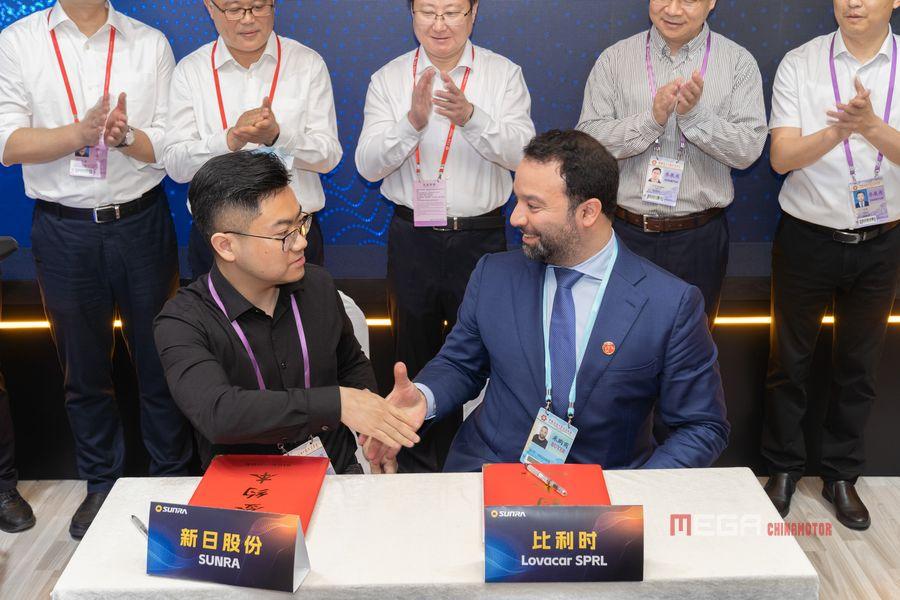 Церемония подписания SUNRA добилась полного успеха на стенде 133-й Кантонской ярмарки Церемония подписания SUNRA добилась полного успеха на стенде 133-й Кантонской ярмарки Церемония подписания SUNRA Новости электрических мотоциклов MGEA CHINAMOTOR 05