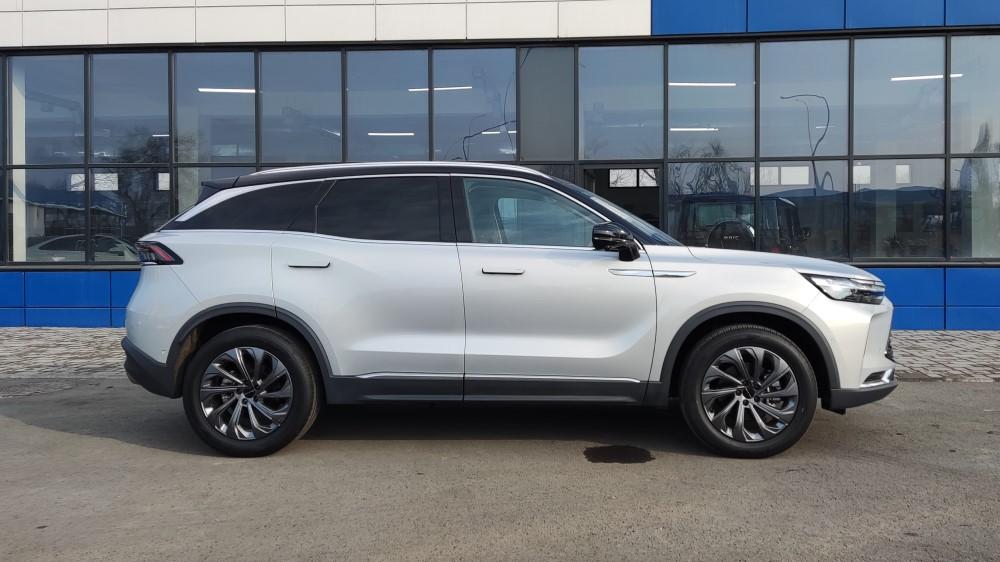 BAIC X7 сбоку