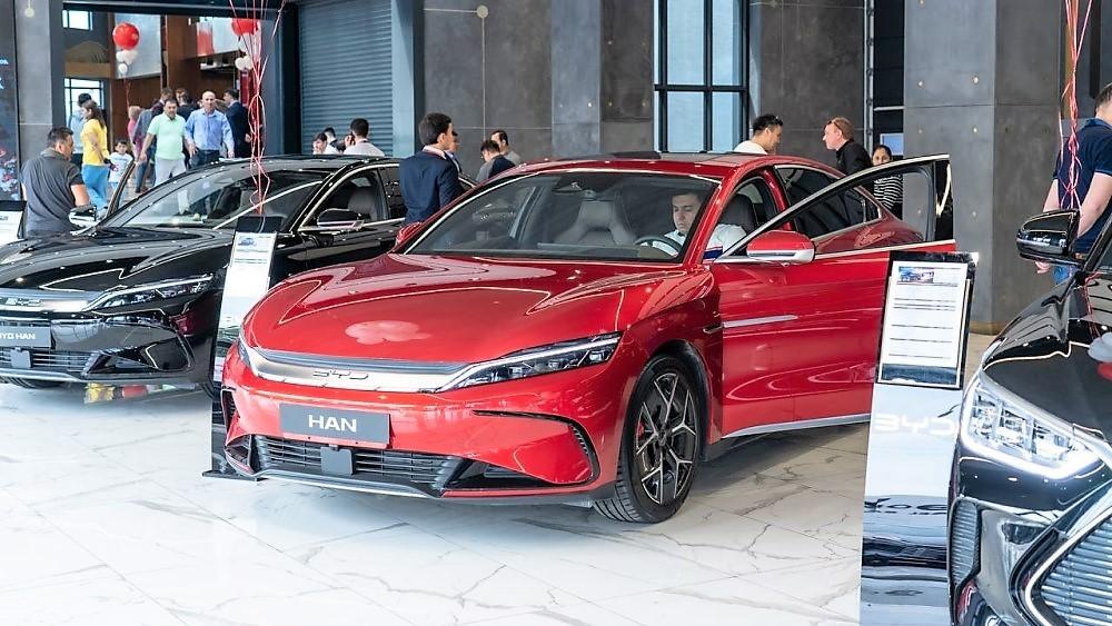 BYD Han Uzbekistan боковая передняя часть