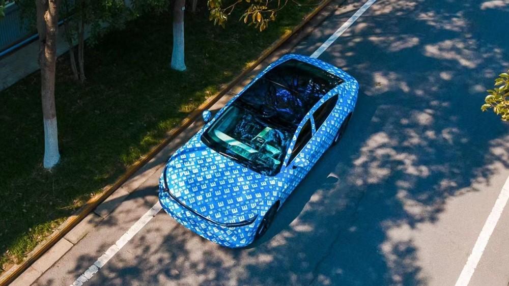 седан Exeed E03 сбоку спереди сверху