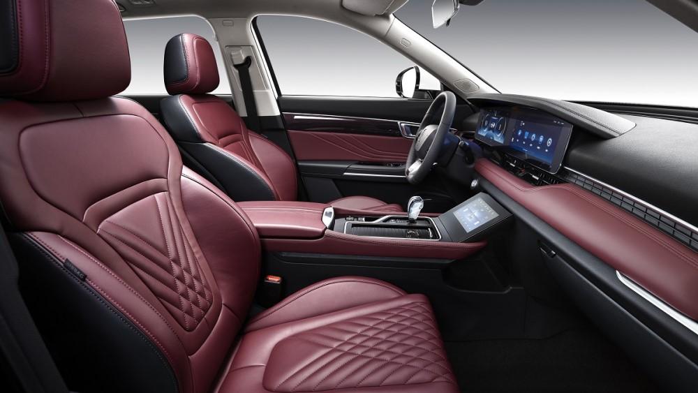 FAW Bestune T99 в интерьере салона России