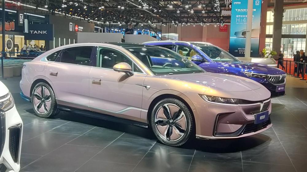 Лицевая сторона Voyah Zhuiguang Passion