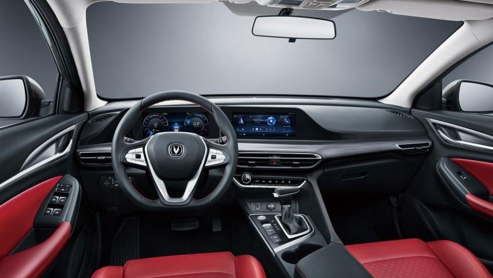 Интерьер салона Changan Eado Plus